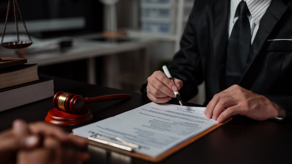 9 AI Legal-Tech Startup Ideas for Solo Founders